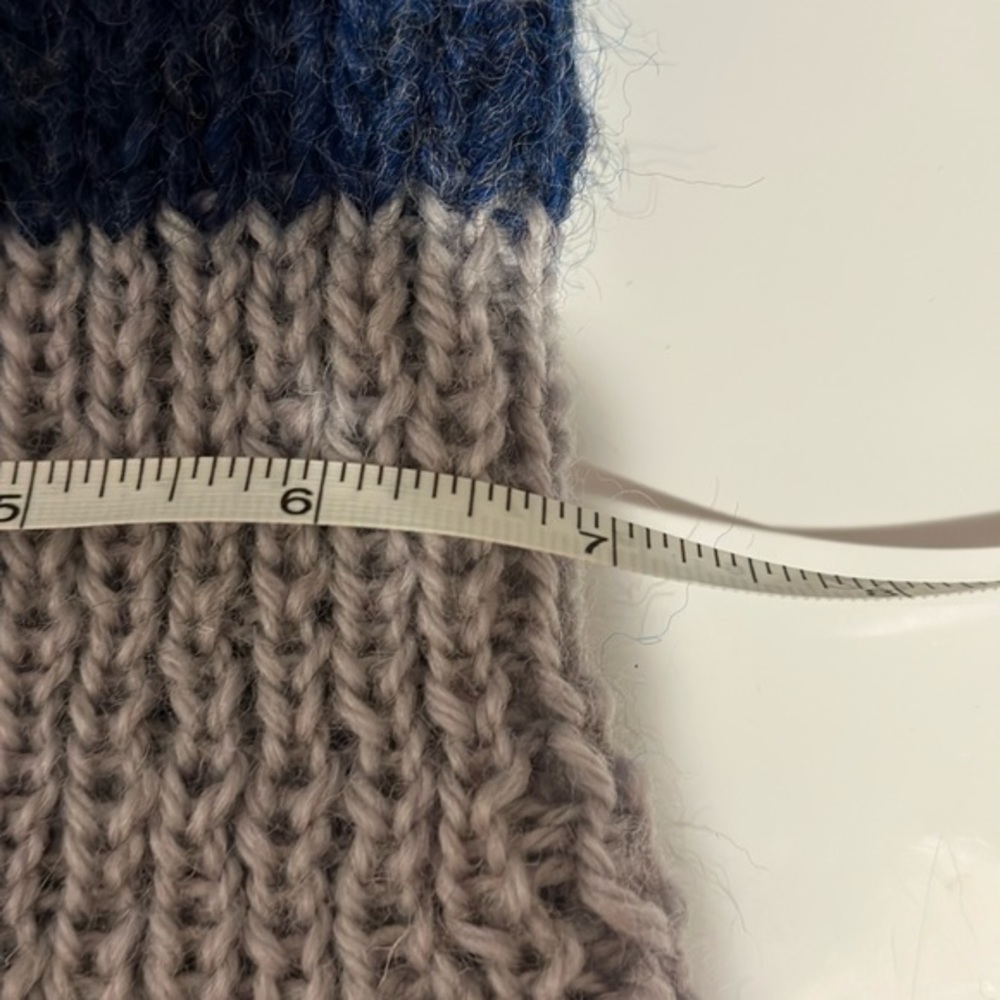 🌟 Hand Knitted Unisex Wool Color Block Hat - Picture 5 of 5